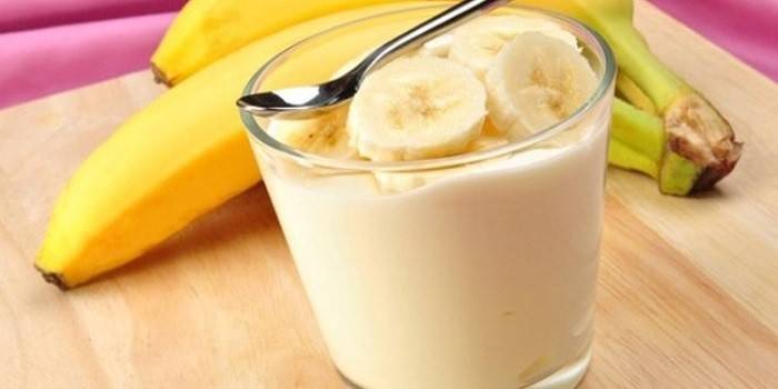 Krem bananowy w szklance
