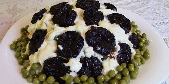 Salada de ervilha com ameixas