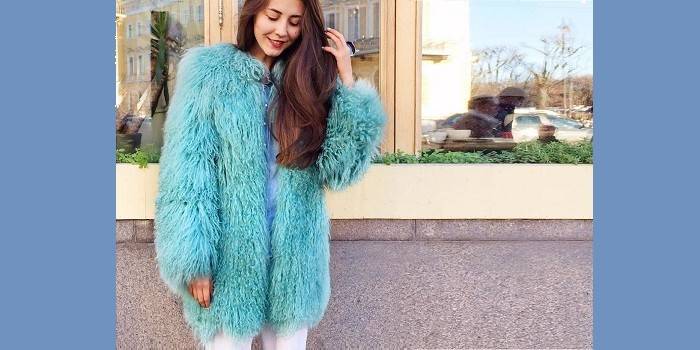 Abrigo de piel de llama azul