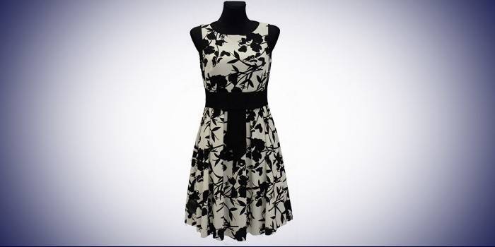 Vestido blanco y negro con encaje