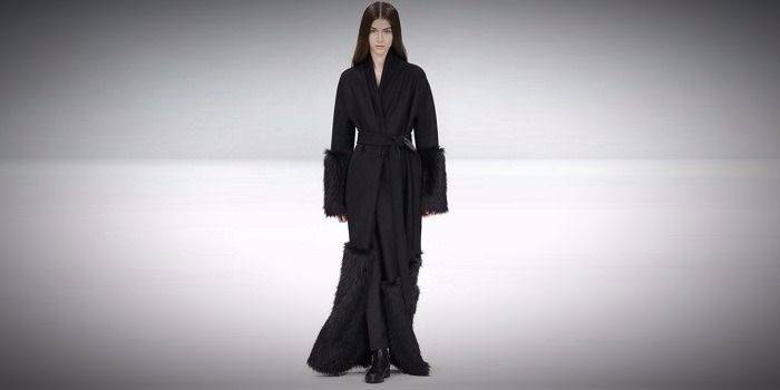 Abrigo de piel negro sin botones