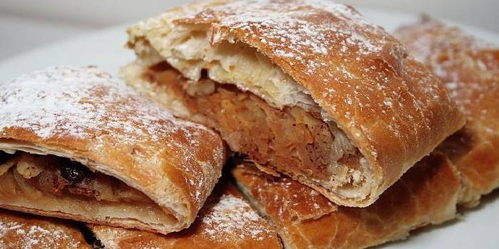 Ρίξτε ρολό με μήλα και κανέλα