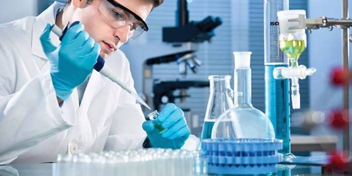 Człowiek w laboratorium