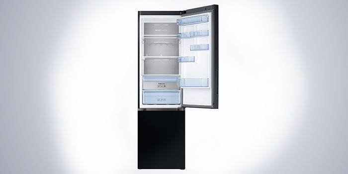 Geladeira preta Samsung RB37K63412C / WT com compressor inverter