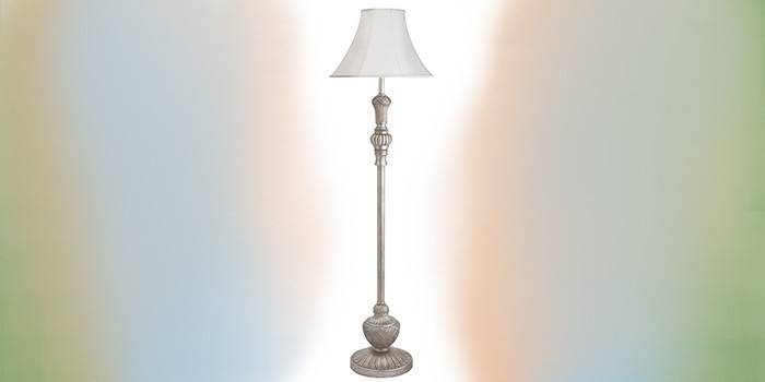 Luminária de pé Chiaro forjada clássica