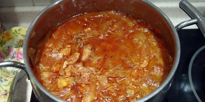 Używanie pasty pomidorowej dla koloru
