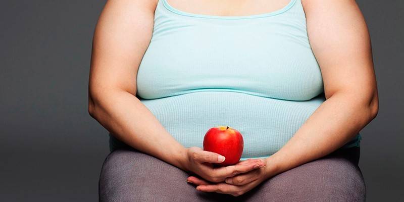 Gorda, mulher, com, um, maçã, em, dela, mãos