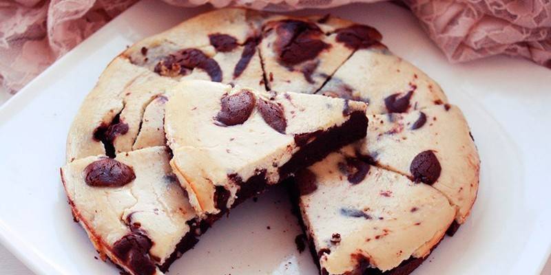 Tarta de queso con plátano y chocolate
