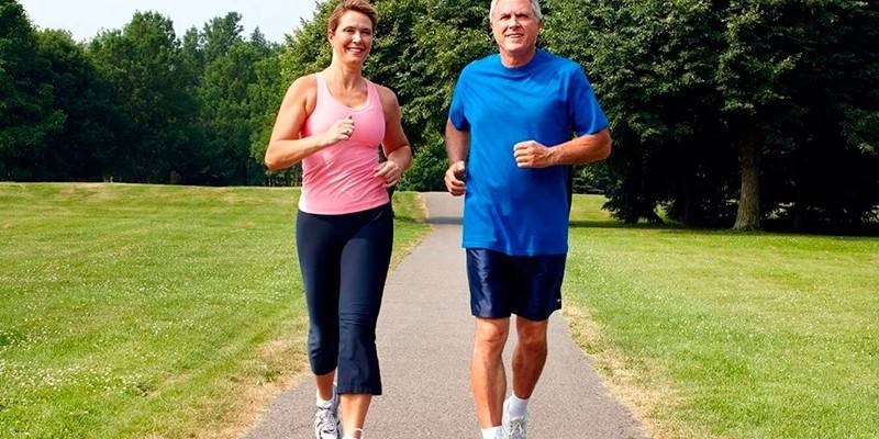 Mężczyzna i kobieta joggingu
