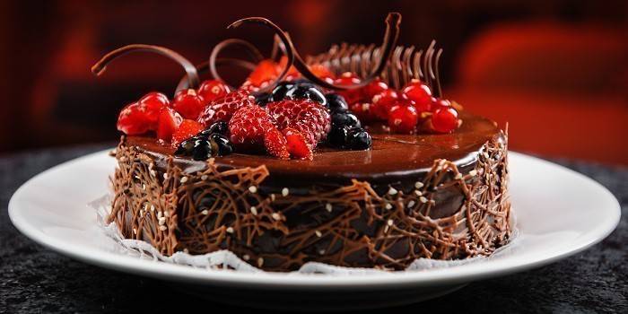 Bolo de Chocolate com Bagas