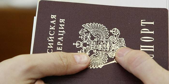 Passaporte na mão