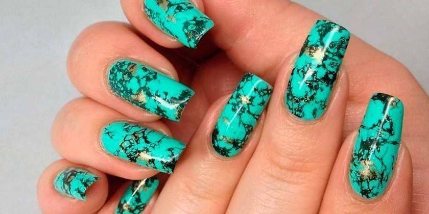 Em unhas compridas