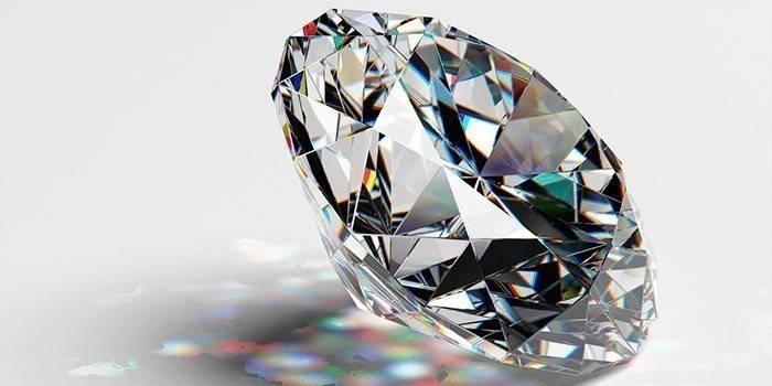 Diamante facetado
