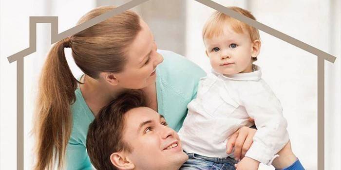 Mamá, papá y pequeño hijo