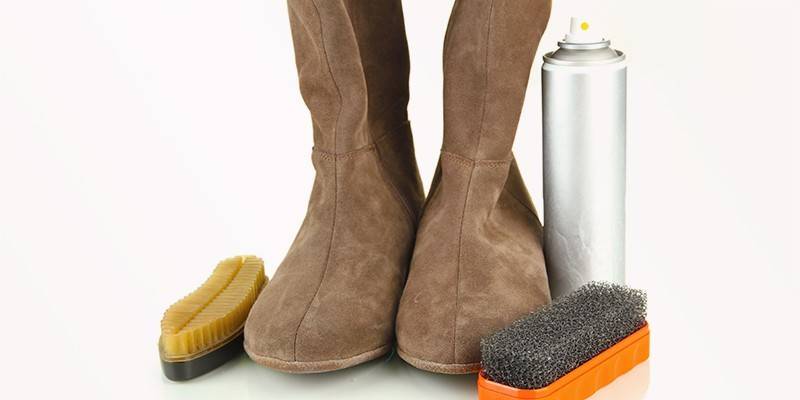 Botas, pincéis e spray