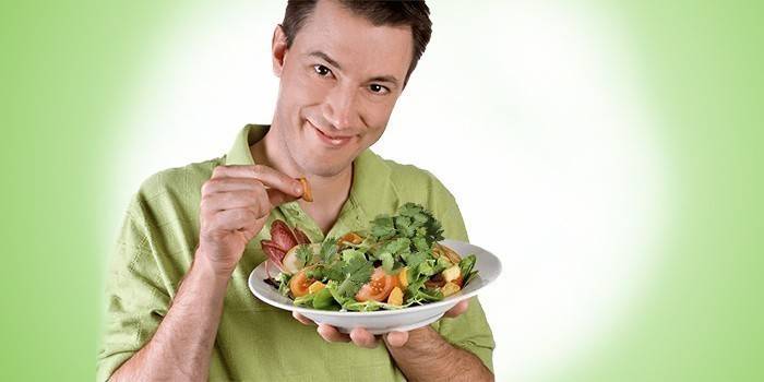 Homem, segura, um, prato, com, salada vegetal