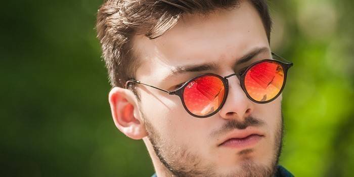 Óculos de sol masculinos com lentes vermelhas Ray-Ban RB 2447 901 / 4W