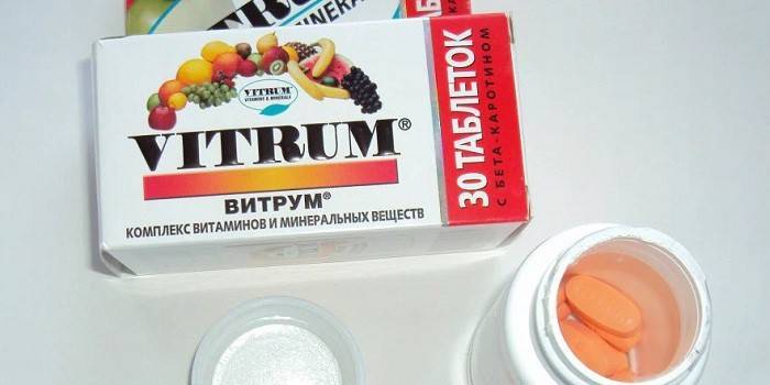 Multiwitaminy Vitrum w opakowaniu