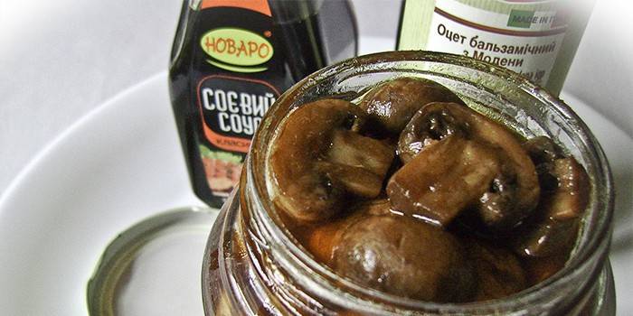 Pieczarki w sosie sojowym i marynacie z octem balsamicznym