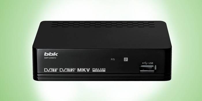 Uniwersalny tuner BBK, model SMP123HDT2