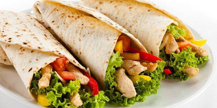 Domowa shawarma w chlebie pita