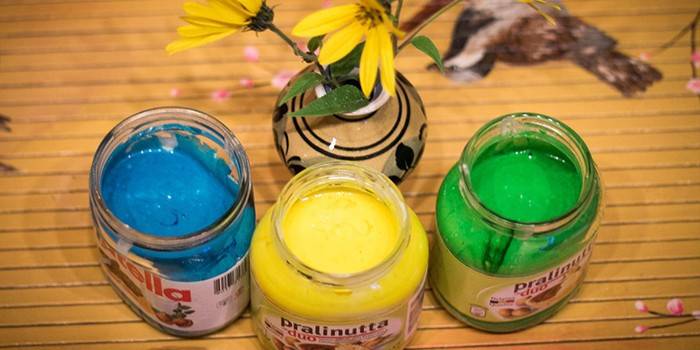 Pintar em latas