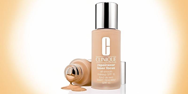 Odzież naprawcza Laser Focus All-Smooth Makeup SPF 15 marki CLINIQUE