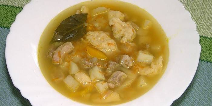 Sopa de albóndigas de caldo de cerdo