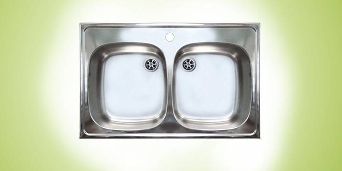 Com duas taças Franke ETX 620-50
