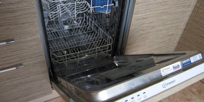 Máquina de lavar louça embutida Indesit DIS 1147