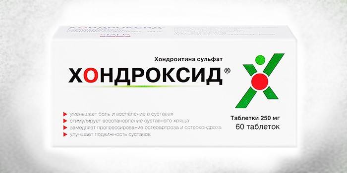 Tabletki chondroksydu w opakowaniu