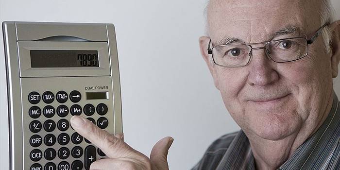 Homem, com, um, calculadora