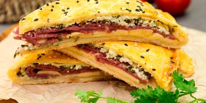 Z salami i twarogiem