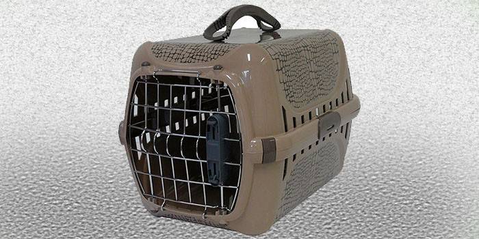 Caixa de plástico para o transporte de gatos
