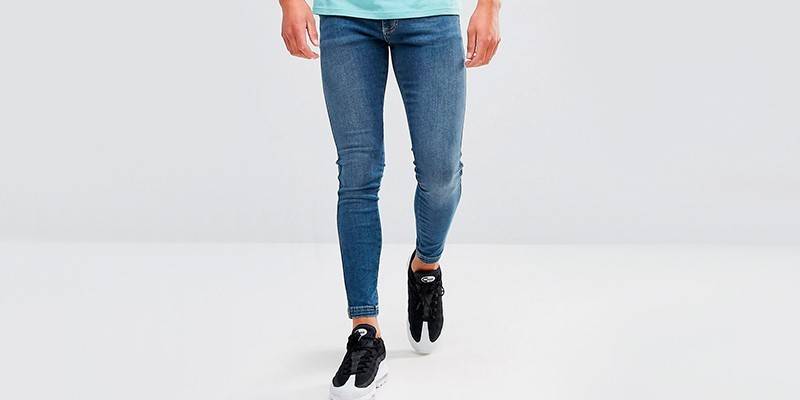 Calça jeans super apertada
