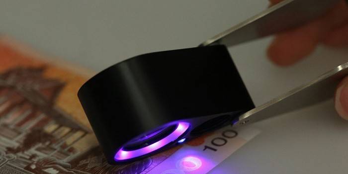 Lupa iluminada con detector