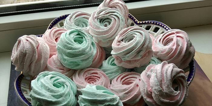 Domáce marshmallows na podnose