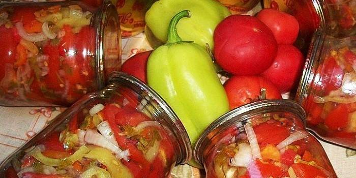 Salada de tomate vermelho para o inverno