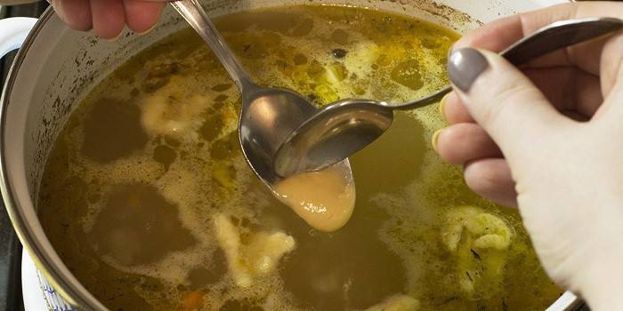Cocinar sopa de albóndigas