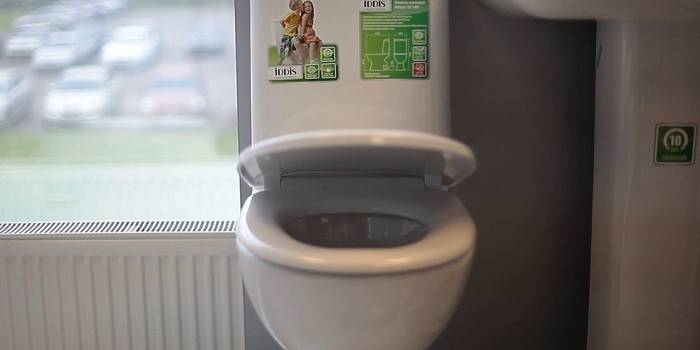 Univerzálne toaletné veko IDDIS s mäkkým uzáverom