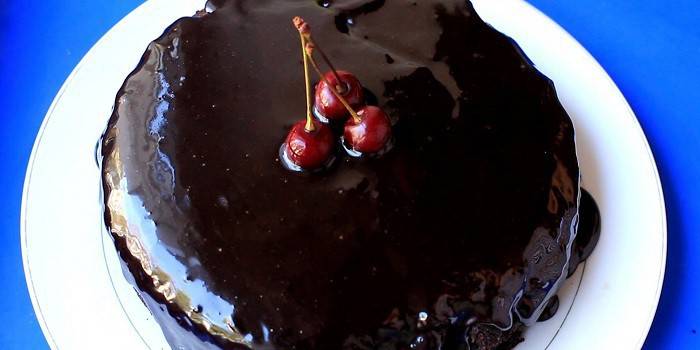Charlotte de chocolate y cereza