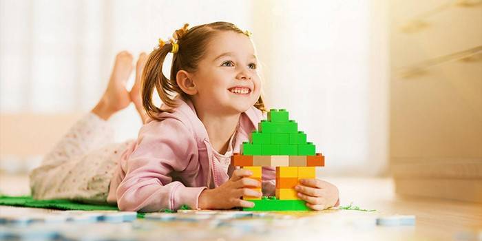 Menina, com, um, construtor