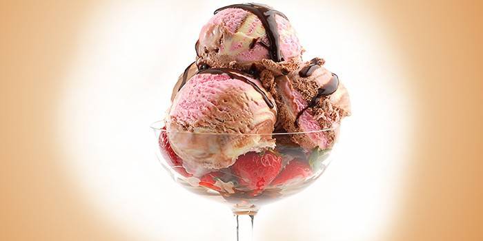 Sorvete de Chocolate e Morango
