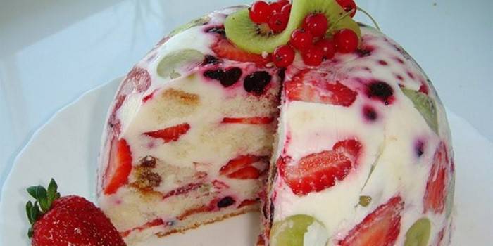 Bolo de Mousse com Bagas