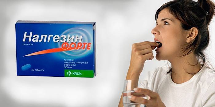 Kobieta biorąc lek