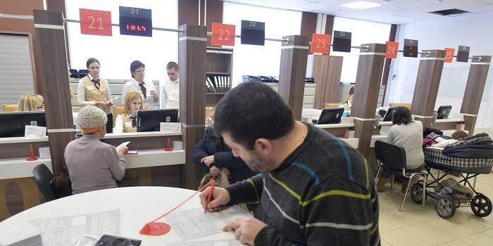 Pessoas no escritório da IFC