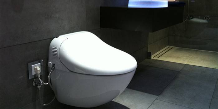 Kompaktowa wbudowana toaleta z pokrywą Microlift