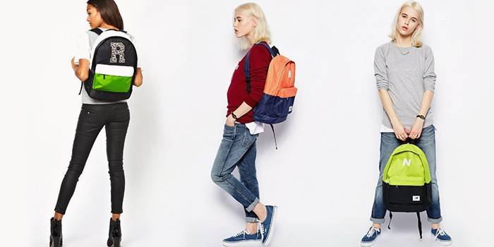 Meninas e mochilas