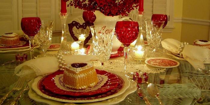 Mesa para una cena festiva.