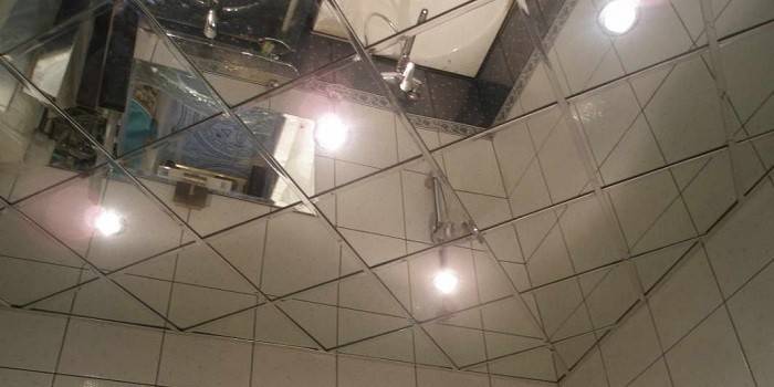 Espejo para habitaciones pequeñas.